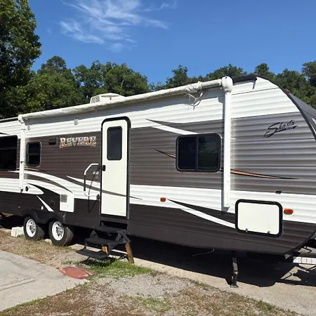 The Revere At Douglas Lake- Camper On The Lake